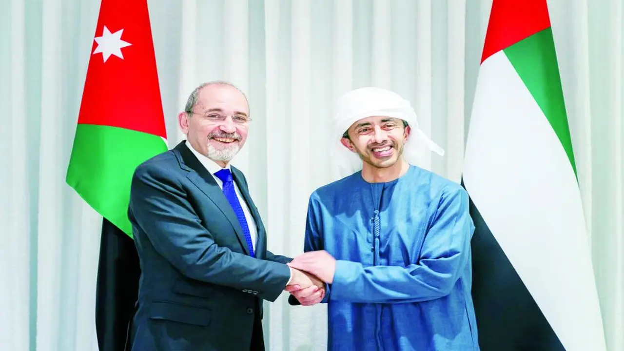 عبدالله بن زايد والصفدي يحذران من انتهاك السيادة بسبب الاعتداءات الإيرانية الإرهابية